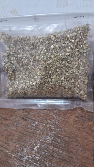 premium gold metallic glass granules for resin art & geode decor